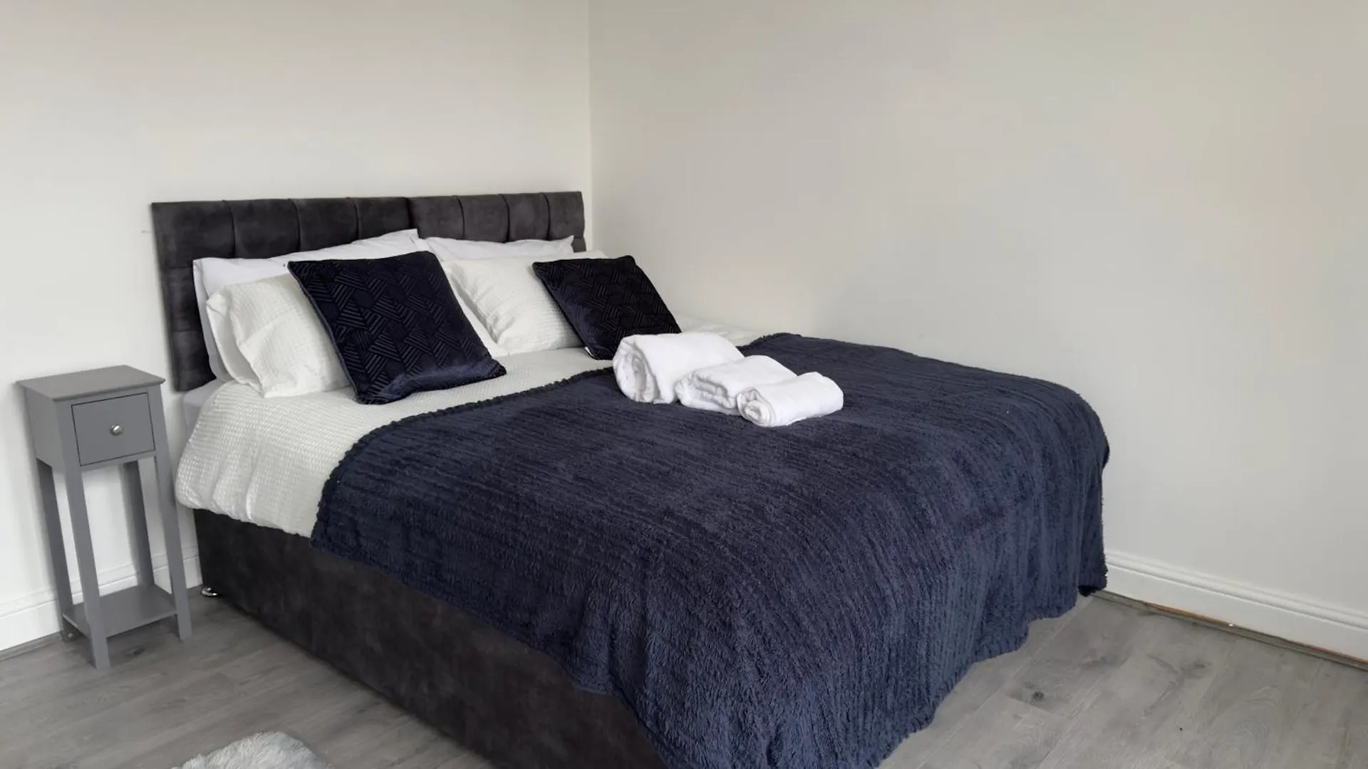 Brick Lane Modern 2 Bedroom Appartment London Apartment