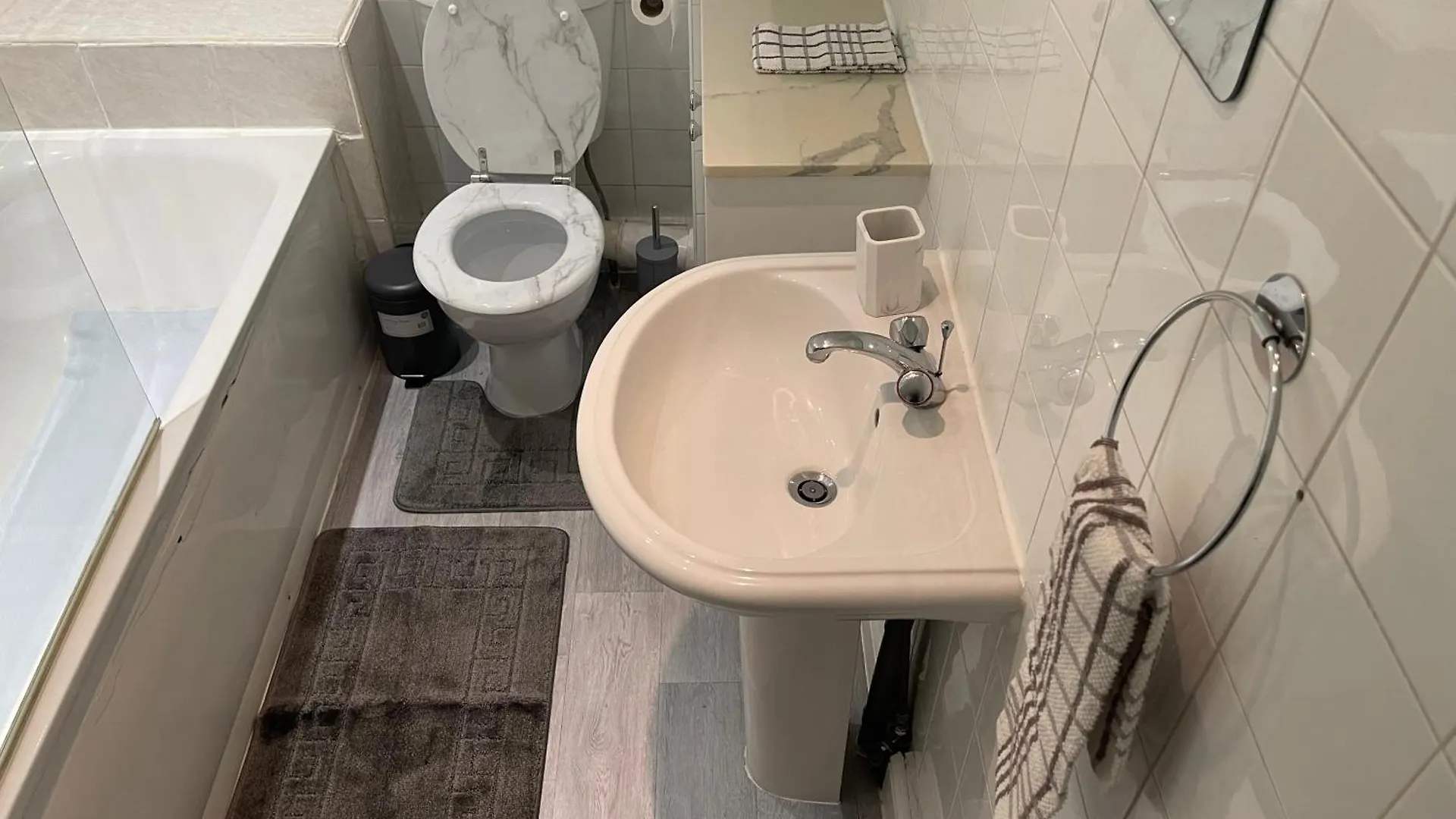 Brick Lane Modern 2 Bedroom Appartment London 0*,